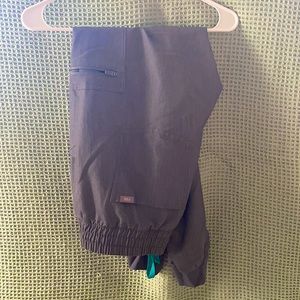 Figs joggers in ‘charcoal’.